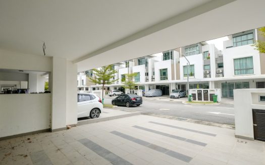 LARGEST CORNER LOT 3 Storey Lake Point Residence Cyberjaya