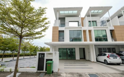 LARGEST CORNER LOT 3 Storey Lake Point Residence Cyberjaya