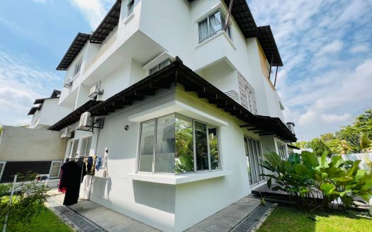 HUGE CORNER 3-STOREY SEMI-D BUNGALOW AT LAMAN SERI, SEKSYEN 13 SHAH ALAM