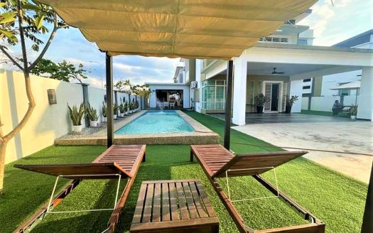 For Sale : 2 Storey Bungalow Taman Senawang Perdana with Private Swimming Pool