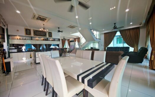 RENOVATED, SWIMMING POOL 2 Storey Semi-D Elymus Resort Homes
