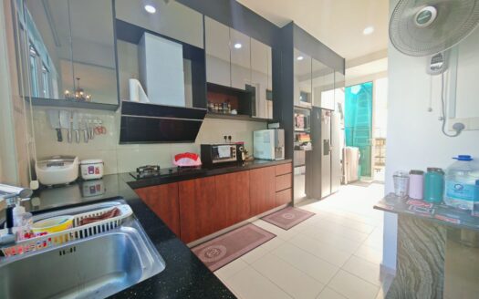 RENOVATED, SWIMMING POOL 2 Storey Semi-D Elymus Resort Homes